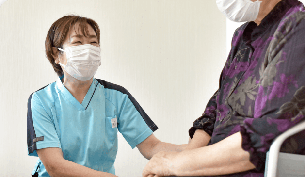 利用者と笑っているスタッフの写真