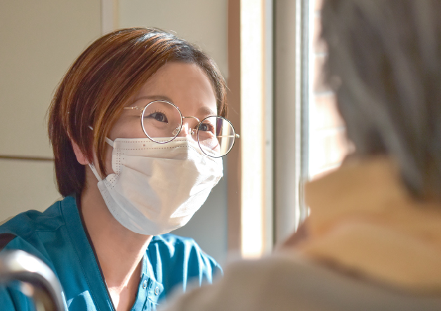 スタッフの笑顔の写真